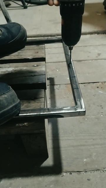 Обратная сторона деревянной дверцы. зазоры, железная ? смотреть онлайн