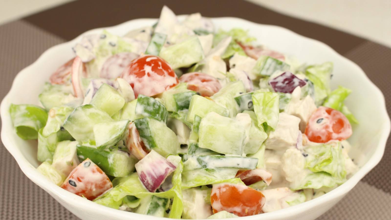 Летний овощной салат. Без майонеза! Овощной салат с куриной грудкой. смотреть онлайн