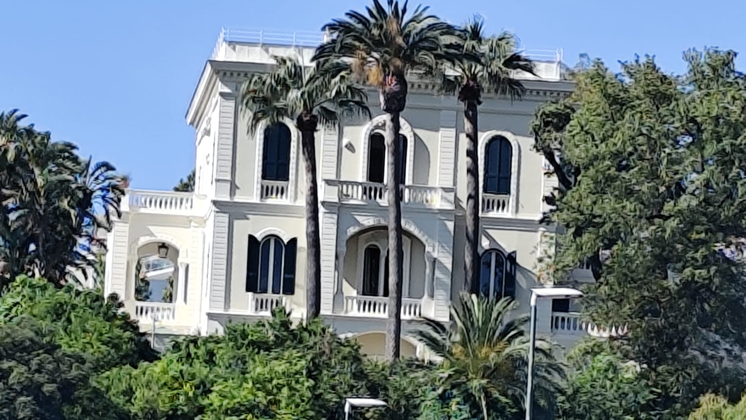 Прогулки по Италии. Средиземноморье. Древние постройки в Скалее, и конечно, МОРЕ! смотреть онлайн