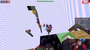 Т2Х2 ИГРАЕТ В СТОЛБЫ В МАЙНКРАФТЕ