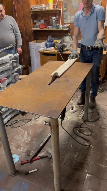 Распилочный стол из болгарки смотреть онлайн