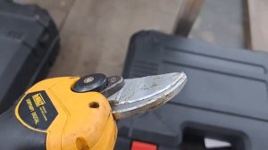 Аккумуляторный садовый секатор  "Makita"...   (кавычки не сл