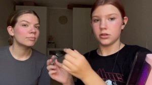 АСМР макияж в треш салоне😬| с сестрой🌸