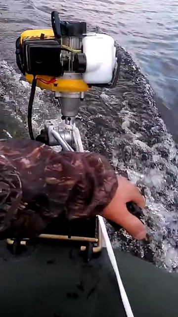 Лодочный мотор из бензокосы Huter 2500 T смотреть онлайн