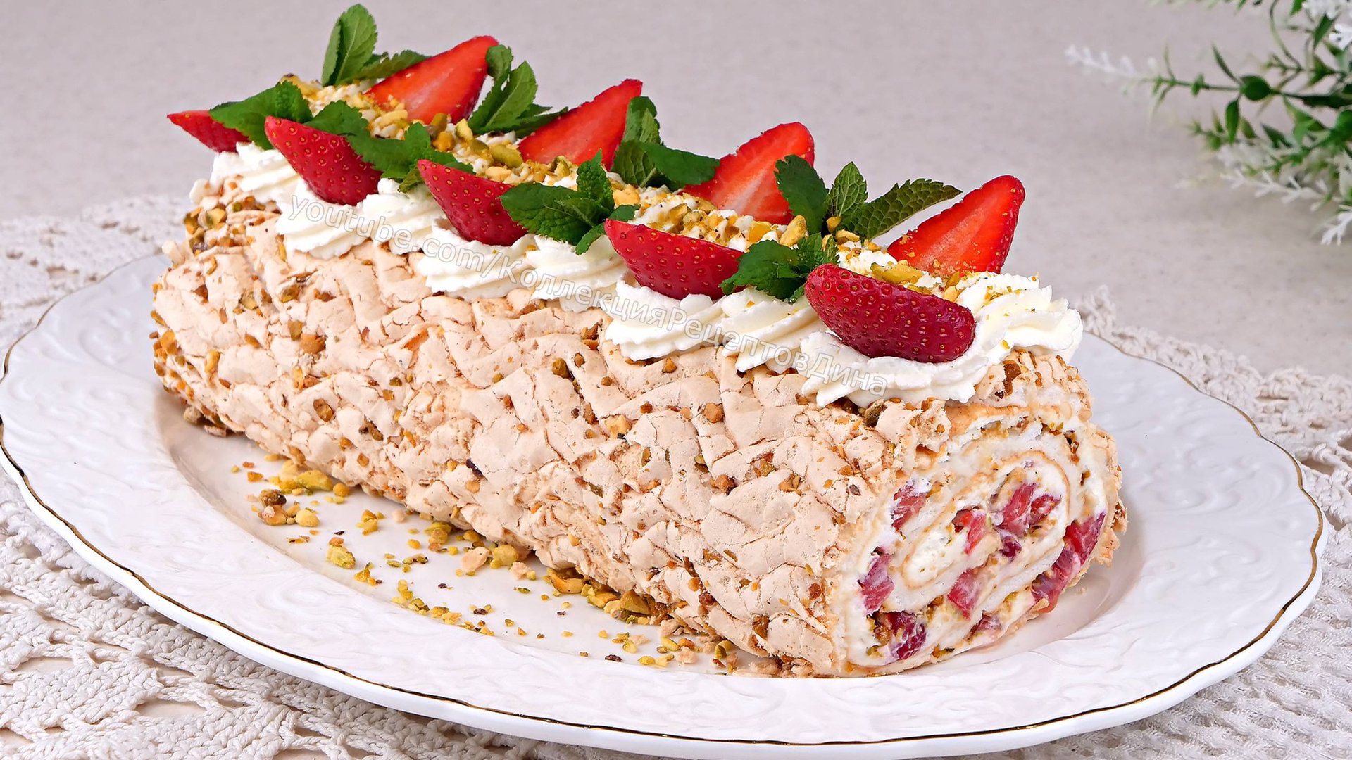 🍓 Меренговый Рулет с Клубникой и фисташками 🍓 Знаменитый ресторанный десерт 🍓 смотреть онлайн