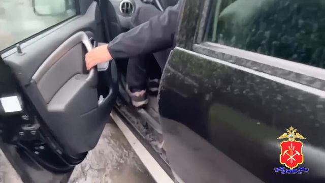 В Кемеровской области – Кузбассе сотрудники полиции изъяли из незаконного оборота более 2 000 литров смотреть онлайн