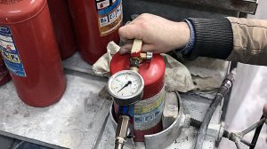 Перезарядка порошкового огнетушителя - Весь процесс от начала до конца