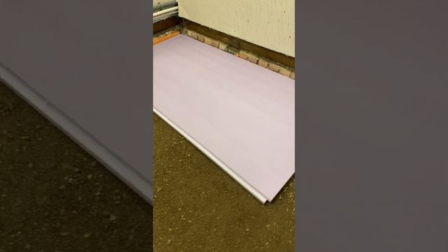 Поменяли деревянный пол на тёплый водяной)))