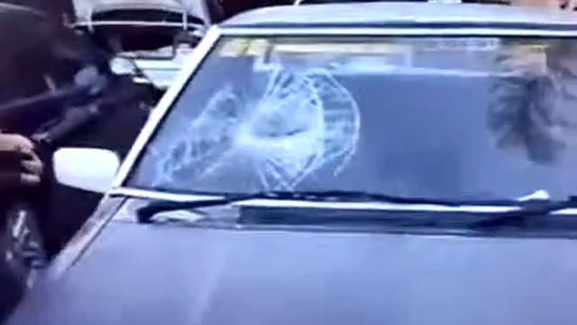 Разбил лобовуху головой !