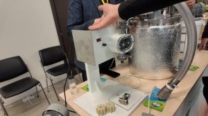 Отечественные кремовалки, воскотопки и фасовщики мёда из Красноярска (Богатое село, Апиглобал-2025)