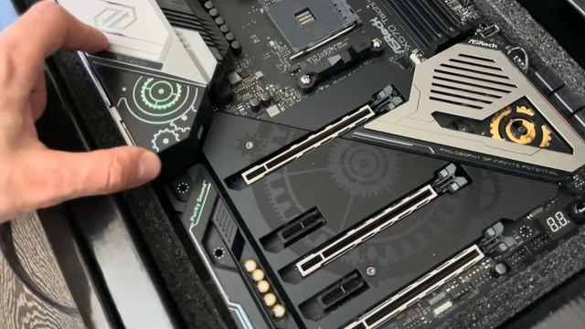 ASRock Taichi X570 распаковка на коленке и сравнение с ASRock Taichi