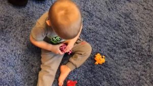 Супер крылья распаковывает Максимка