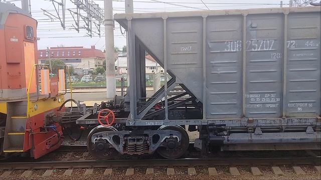 2 июня 2025 г. Тепловоз ТЭМ18ДМ-1852 с Маневровым составом Прибывает на станцию Тосно смотреть онлайн