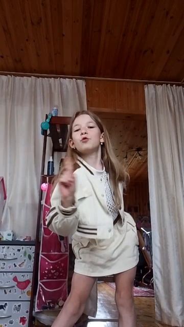 Тренд под песню ВикиШоу 