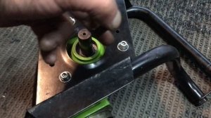 Мотобур, течет редуктор