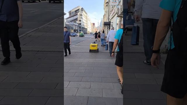 Кому пиццу, пирожки свежие...