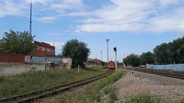 тепловоз ЧМЭ3-2568 с грузовым составом