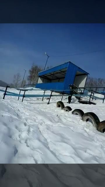 Катание на лыжах через лестницу смотреть онлайн