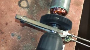 Снятие лишнего с вала якоря двигателя (дрель, болгарка