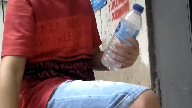 Бутылка воды челенд