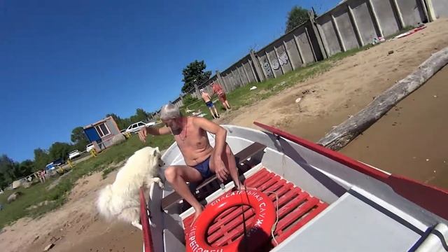 собака в лодке не считая пожарника.