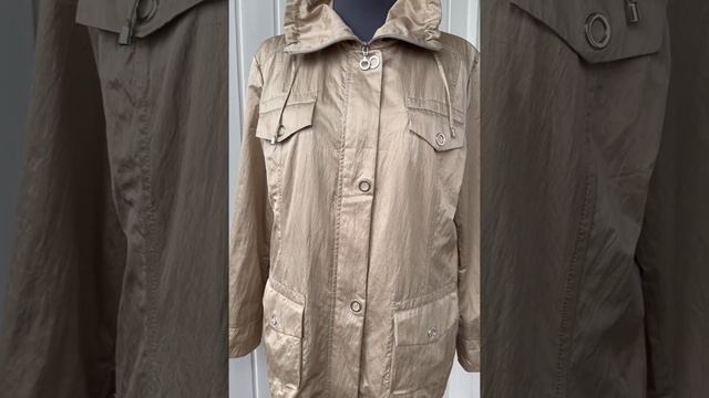 ПРОДАНО❌Немецкая красивейшая ветровка (54-56)