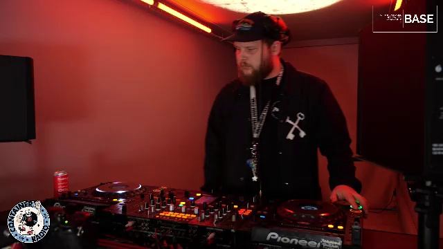 CONTAINER RADIO Live Stream - РИТМЫ: German Air, RSN, Hobo, Yulko (Julia Konor) (2025-06-04)