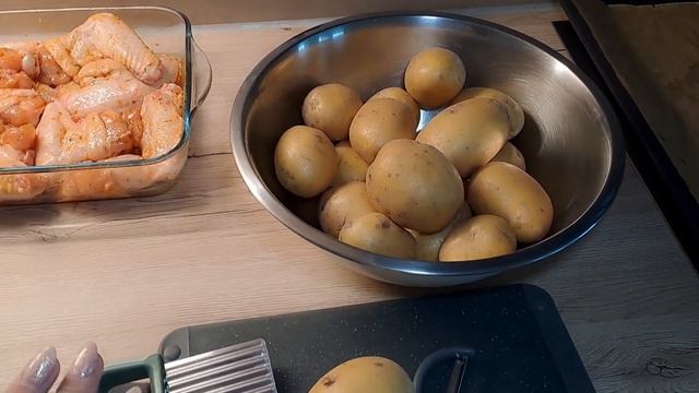 ❗️ БЫСТРО И ПРОСТО❗️КУРИНЫЕ КРЫЛЫШКИ С КАРТОШКОЙ😋 смотреть онлайн