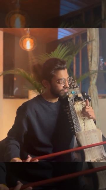 Саранги🎻 — индийский струнный смычковый инструмент лютневого типа. смотреть онлайн