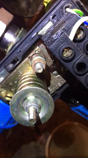 Как отрегулировать реле давления в насосе.