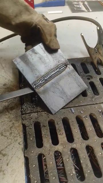 Курсы по сварке. Стыковой шов - 1 попытка #сварка #рдс #о? смотреть онлайн