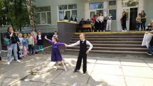 Танец вальс 1 - Б класс, ШК 210. 11.05.19