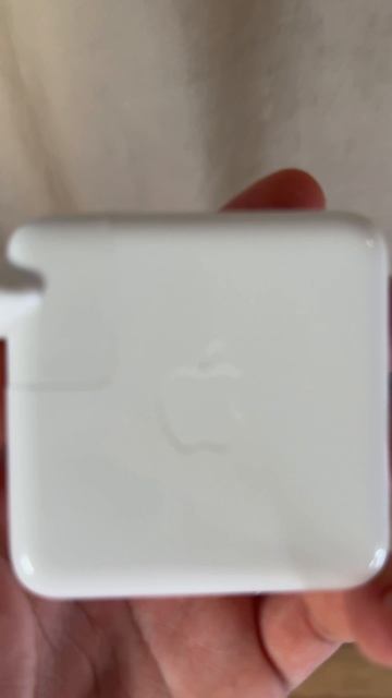 Можно ли заряжать iPhone зарядкой от MacBook смотреть онлайн