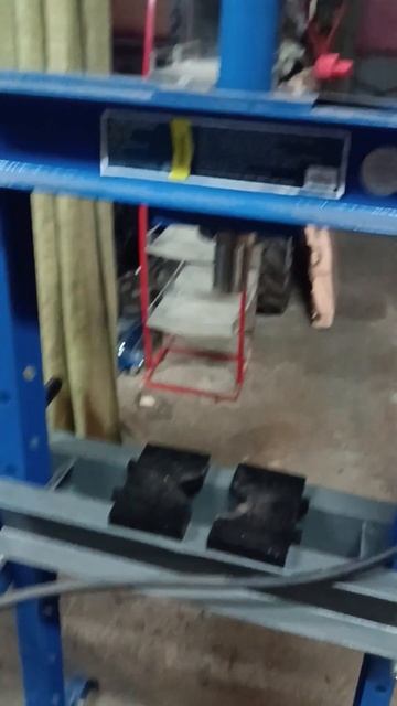 Расточка отверстий ушей гидроциров. смотреть онлайн