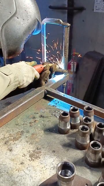 ПЕРЕХОДНИК НА ДТ ПЕЧЬ😉 #сварка #сварщик #ручная_работ? смотреть онлайн