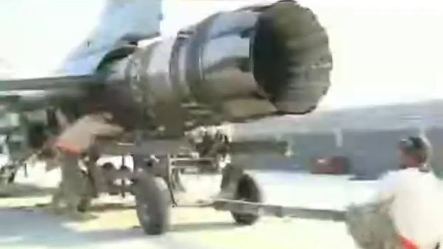 تصاویری از باز کردن موتور جنگنده اف 16