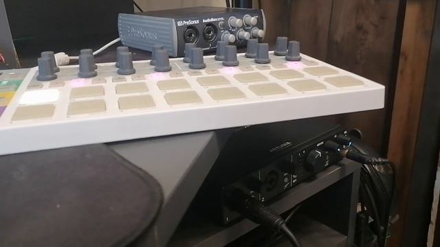 моя Arturia Minifuse 2