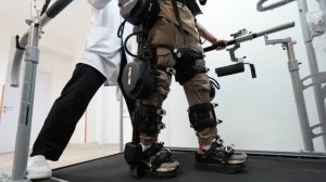 Новейший отечественный экзоскелет помогает встать на ноги бойцам СВО