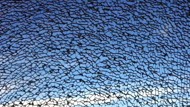 ЗВУКИ РАЗБИТОГО СТЕКЛА. ВКЛЮЧИ НА КАЛОНКЕ смотреть онлайн