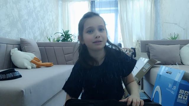 Распаковка кольцевой лампы которую мне  на 8 марта