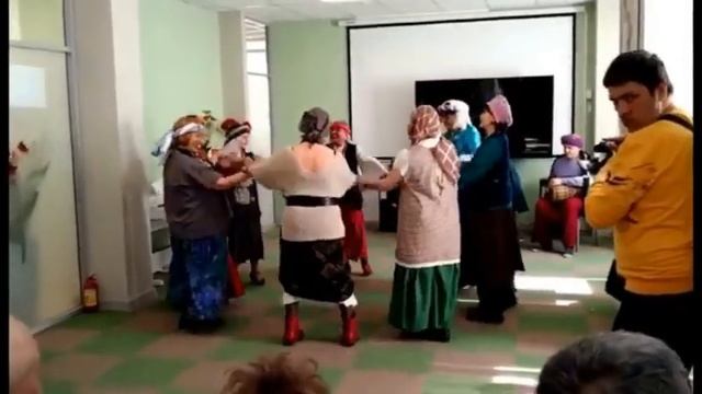 БРАНЛЬ - старинный французский танец. смотреть онлайн