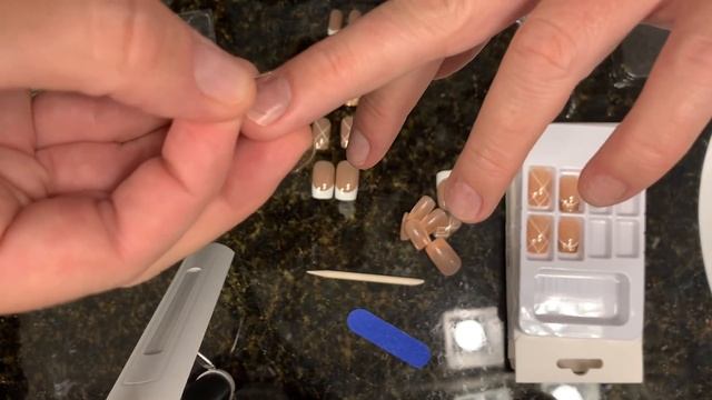 Как легко наклеить накладные ногти без клея смотреть онлайн