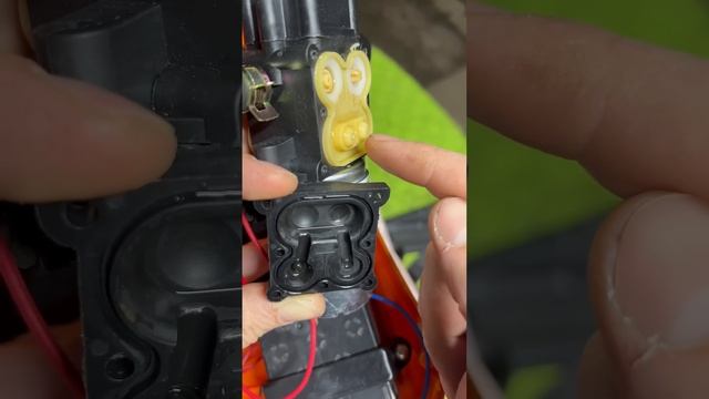 Аккумуляторный опрыскиватель перестал качать🤯#ремо?