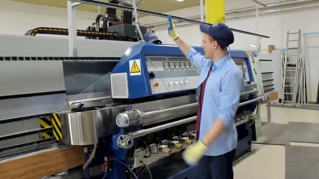 Опытные люди с фабрикой мебели VEROOM