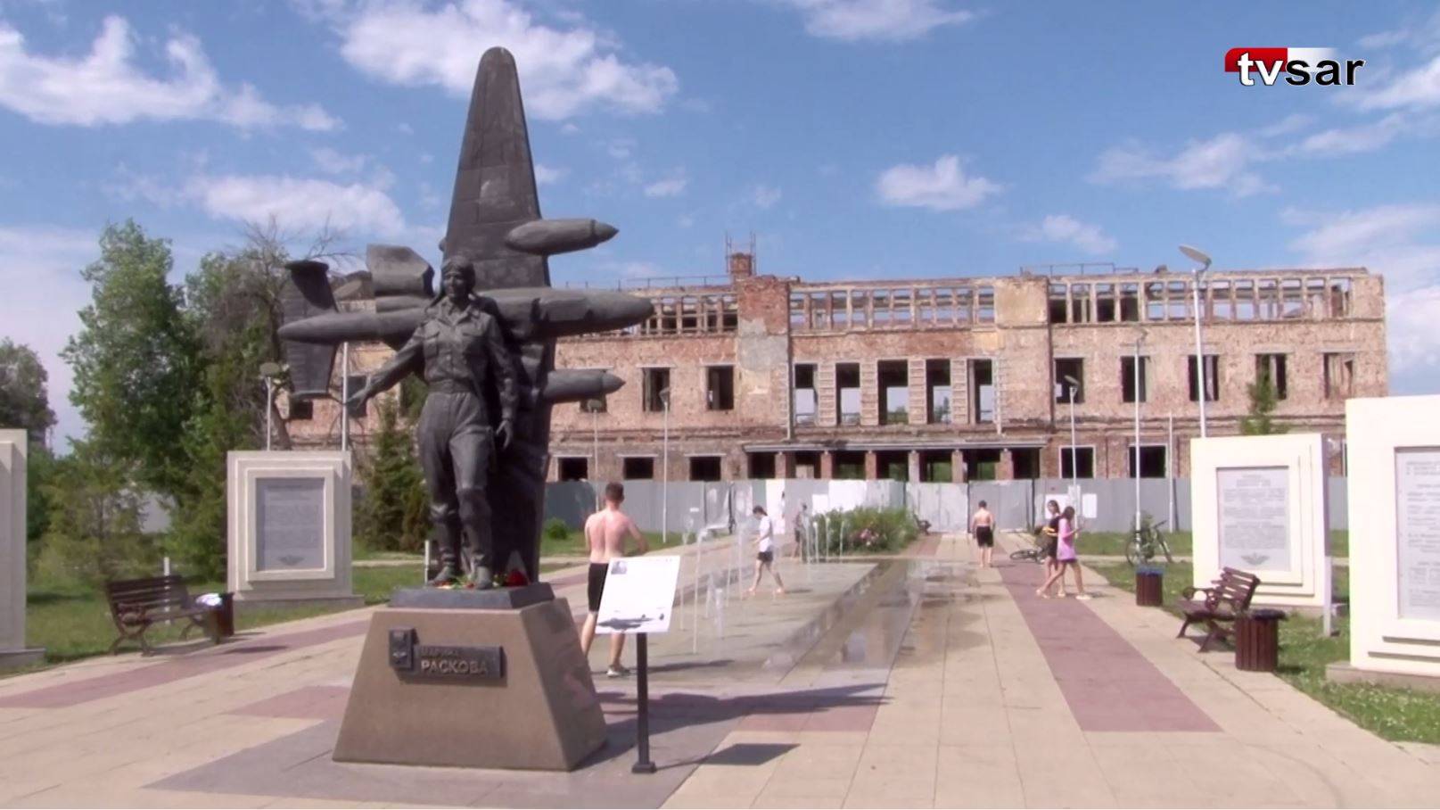 Юбилей Дома офицеров в Энгельсе: от славы и чести до коррупции и раздутых смет смотреть онлайн