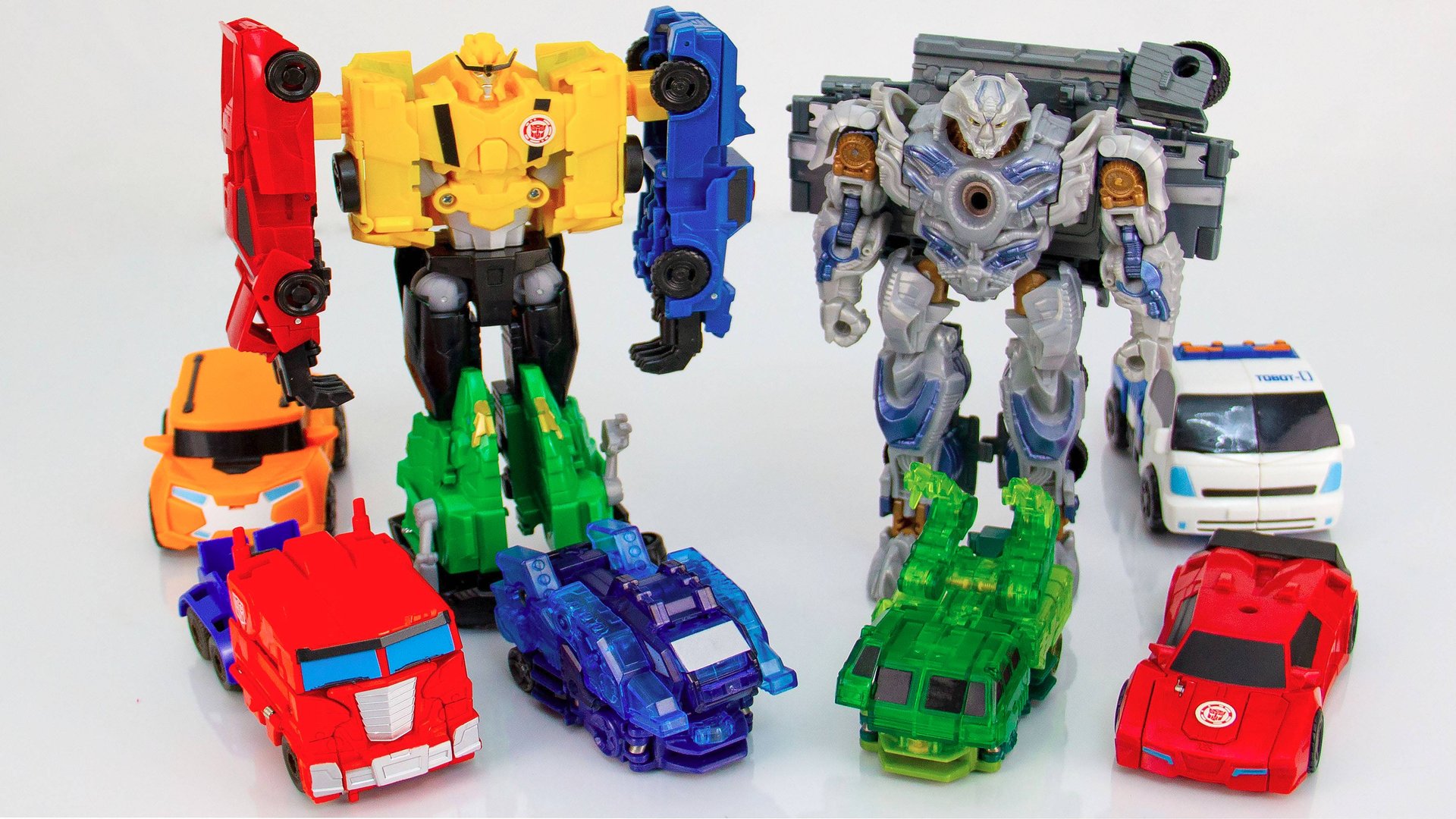 Роботы Трансформеры дерутся с Десептиконами. Мультики для мальчиков. смотреть онлайн