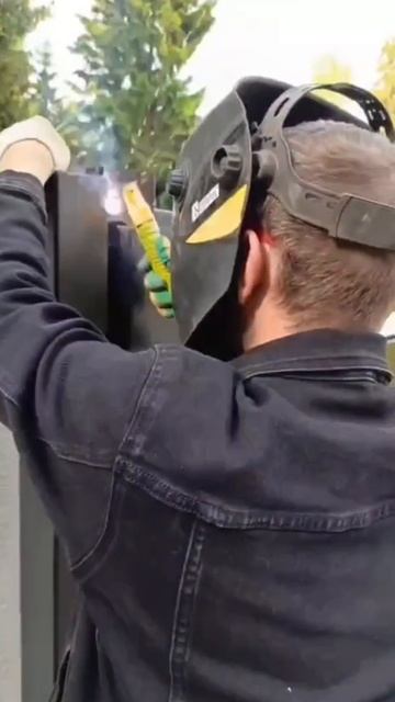 УШМ, которая работает там, где нет розетки? Легко!