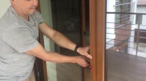 Видео инструкция «Монтаж и установка раздвижной москитной сетки Плиссе»