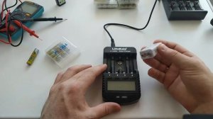 Обзор зарядного устройства LiitoKala Lii-ND4 с функциями разряда и восстановления.
