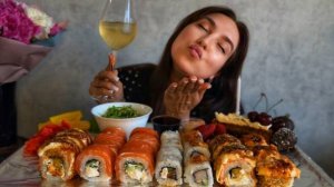 MUKBANG | HB | РОЛЛЫ | КЛУБНИКА В ШОКОЛАДЕ | МОРКОВНЫЙ ТОРТИК | привет 28 🥂🌟